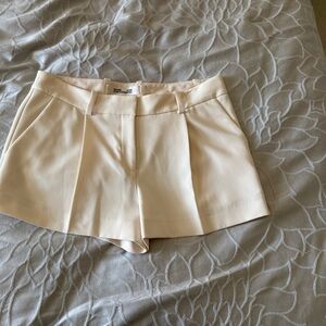 Diane Von Furstenberg Cream Tailored Pleat Front Women's Shorts